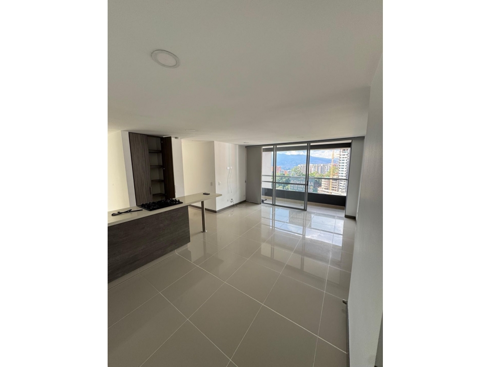 LINDO APARTAMENTO EN ENVIGADO SECTOR CAMINO VERDE ÚLTIMO PISO — foto 3