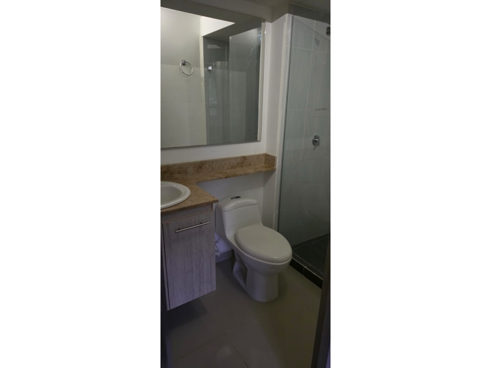 LINDO APARTAMENTO EN ENVIGADO SECTOR CAMINO VERDE ÚLTIMO PISO — foto 4