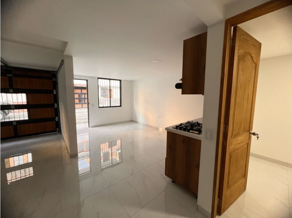 LINDO APARTAMENTO EN VENTA DE PRIMER NIVEL CON GARAJE EN EL CARMEN VIB