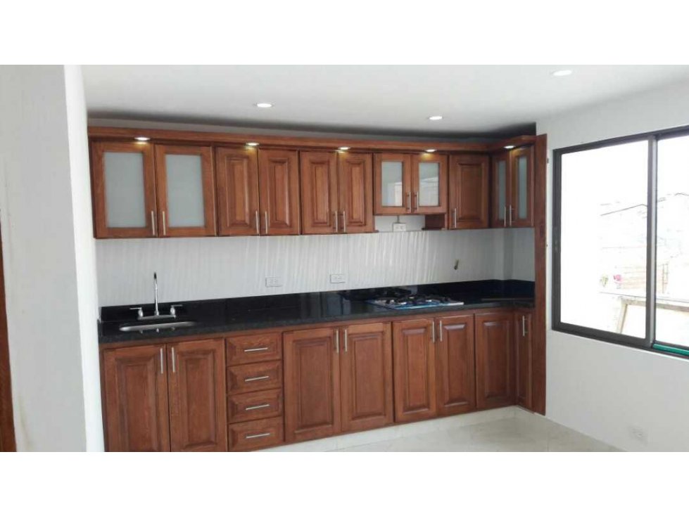 LINDO APARTAMENTO EN VENTA EN SEGUNDO PISO CON EXCELENTE UBICACIÓN.
