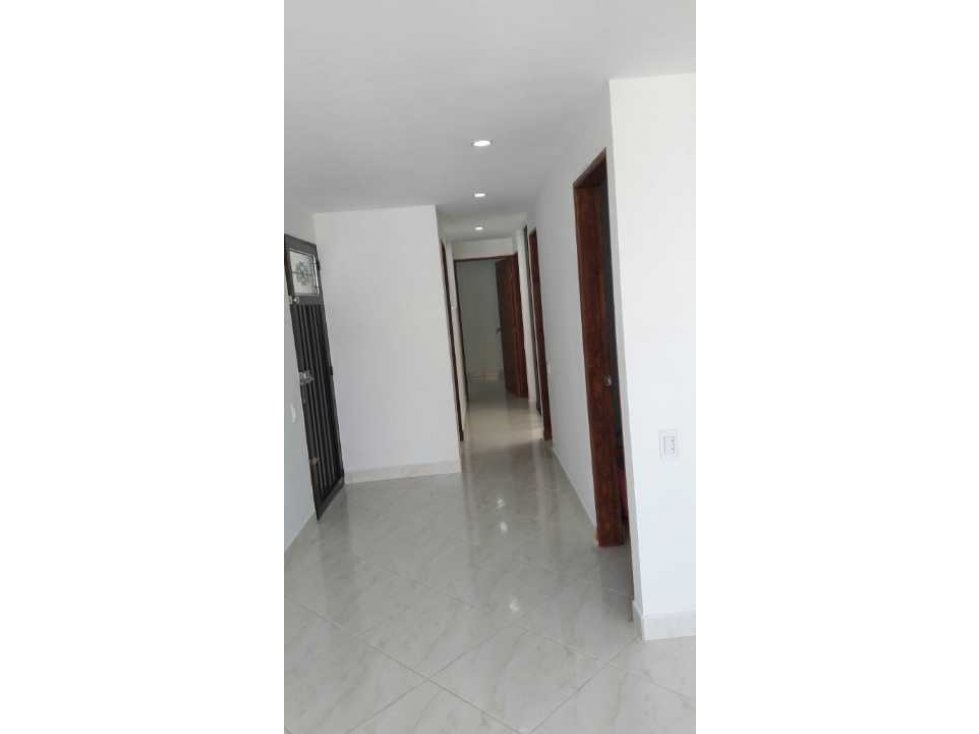 LINDO APARTAMENTO EN VENTA EN SEGUNDO PISO CON EXCELENTE UBICACIÓN. — foto 2