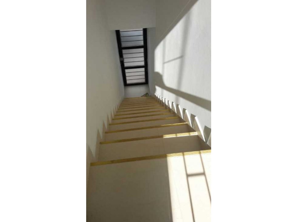 LINDO APARTAMENTO EN VENTA EN SEGUNDO PISO CON EXCELENTE UBICACIÓN. — foto 4