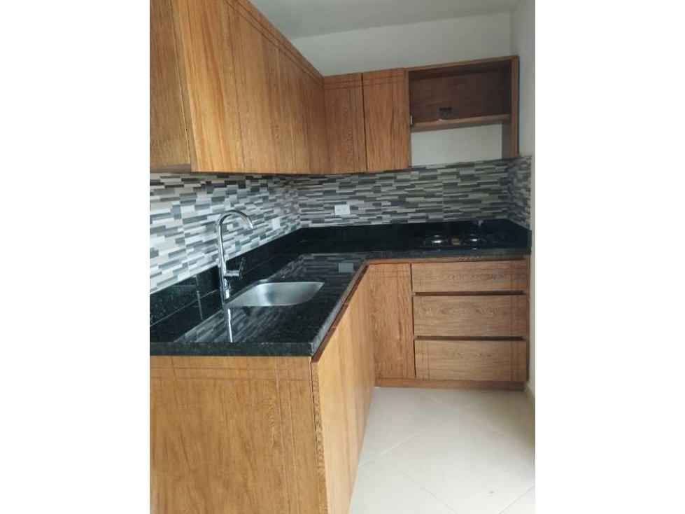 LINDO APARTAMENTO EN VENTA EN SEGUNDO PISO CON EXCELENTE UBICACIÓN.