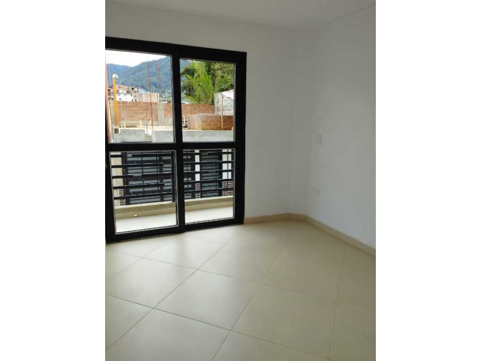 LINDO APARTAMENTO EN VENTA EN SEGUNDO PISO CON EXCELENTE UBICACIÓN. — foto 2