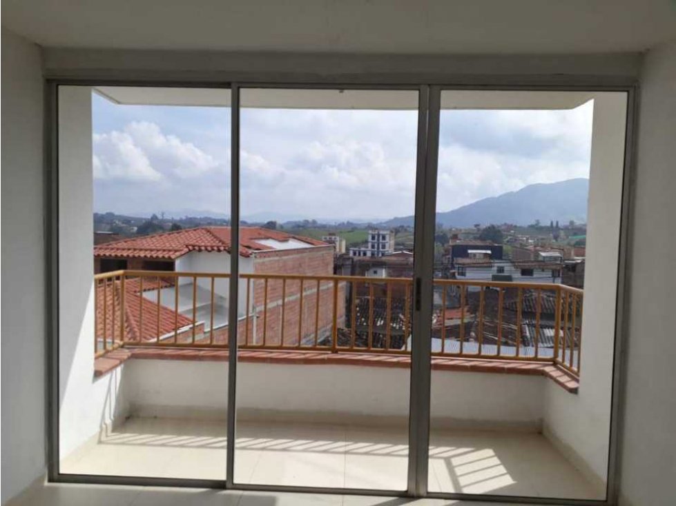 LINDO APARTAMENTO EN VENTA MUY CERCA AL PARQUE PRINCIPAL - CARMEN VIB.