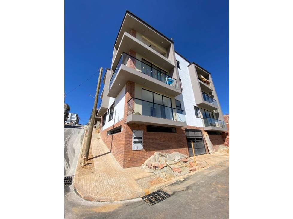 LINDO APARTAMENTO ESQUINERO EN VENTA EN PRIMER PISO CON LINDA VISTA