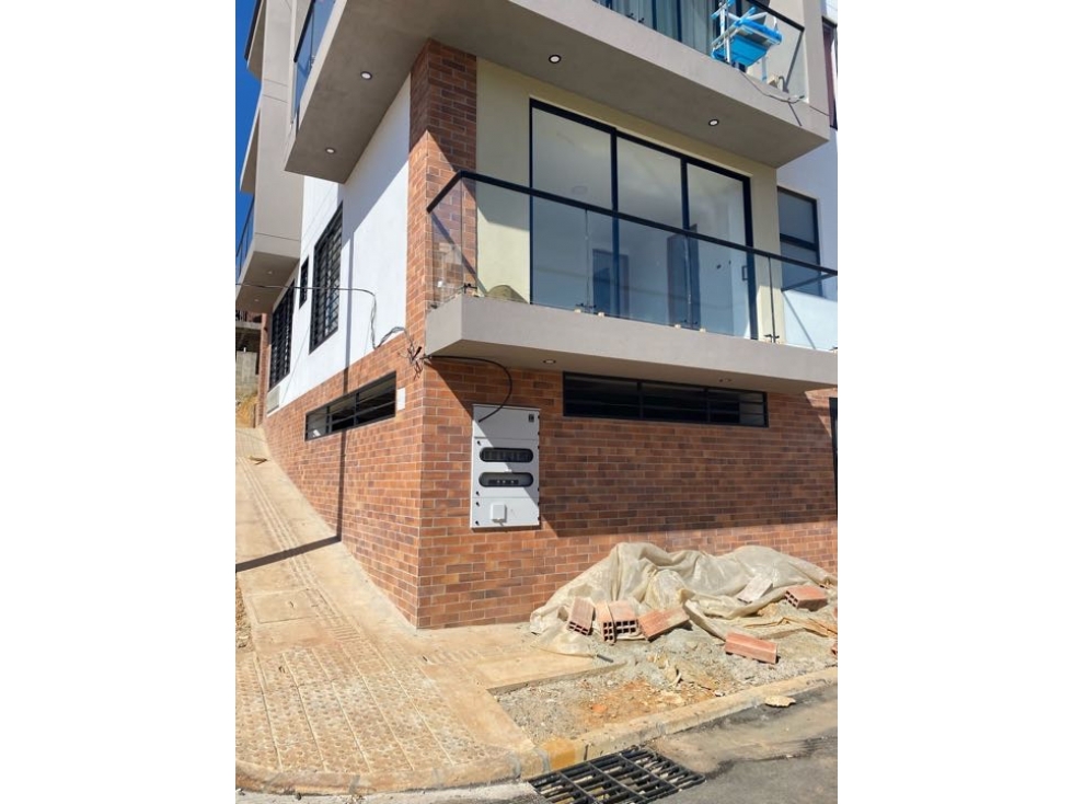 LINDO APARTAMENTO ESQUINERO EN VENTA EN PRIMER PISO CON LINDA VISTA — foto 3
