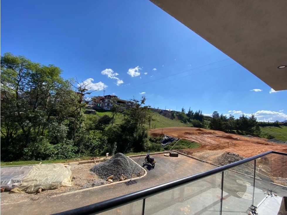 LINDO APARTAMENTO ESQUINERO EN VENTA EN PRIMER PISO CON LINDA VISTA — foto 4