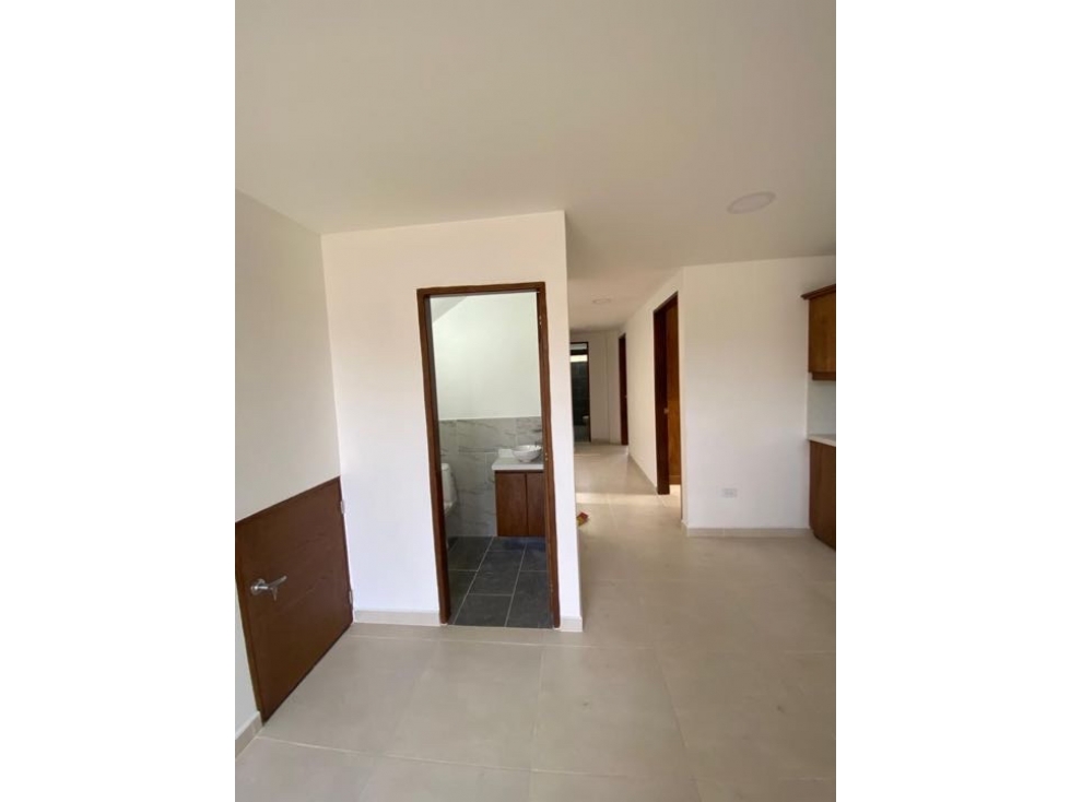 LINDO APARTAMENTO ESQUINERO EN PRIMER PISO EN VENTA EN EL CARMEN VIB. — foto 3