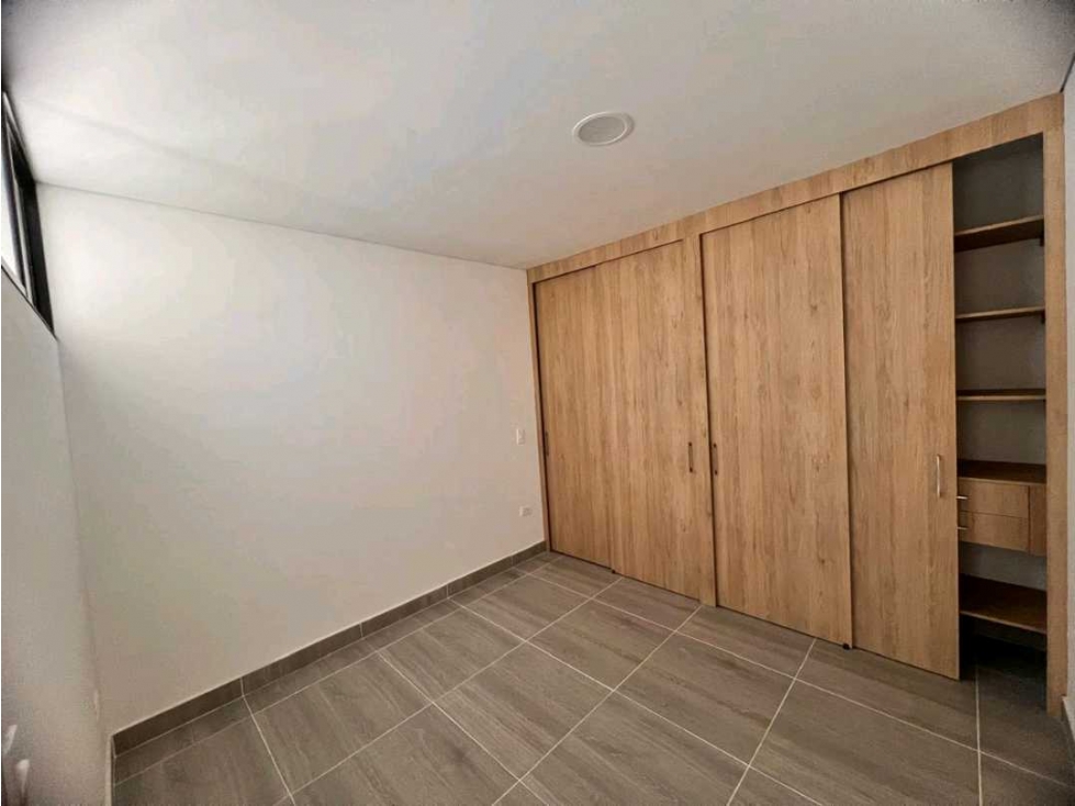 LINDO APARTAMENTO ESQUINERO EN PRIMER PISO EN VENTA - CERCA AL PARQUE. — foto 2