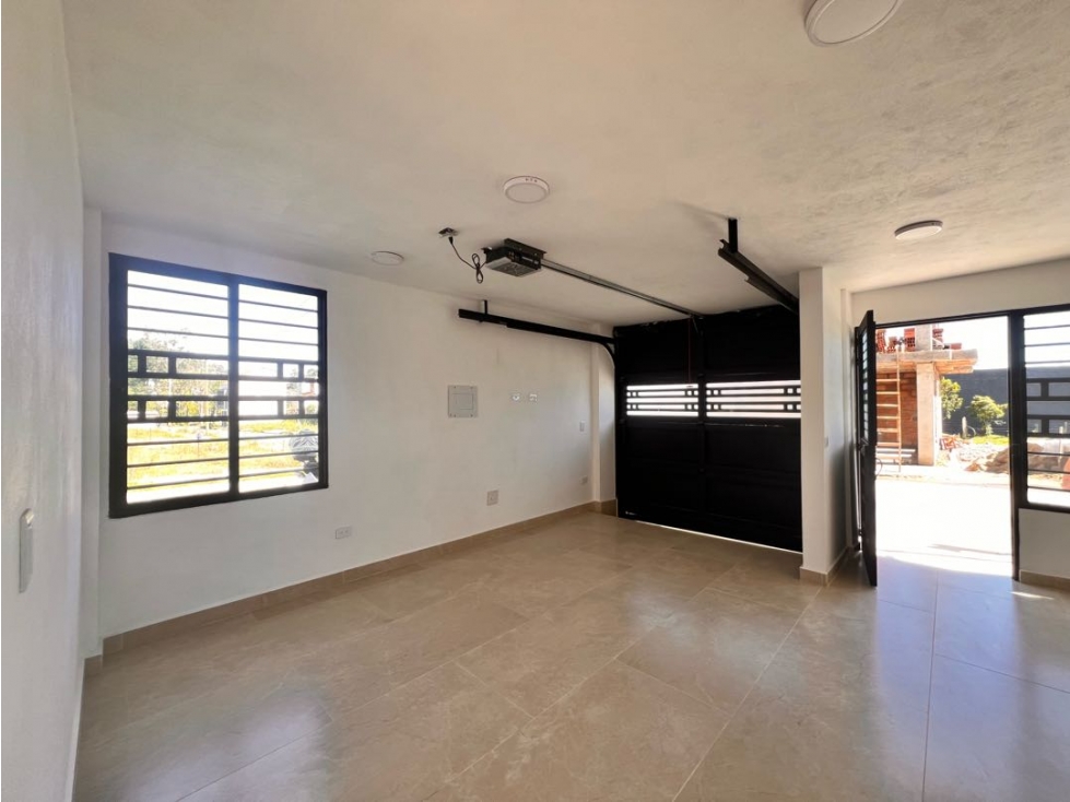 LINDO APARTAMENTO ESQUINERO EN PRIMER NIVEL EN VENTA - CAMPO ALEGRE.