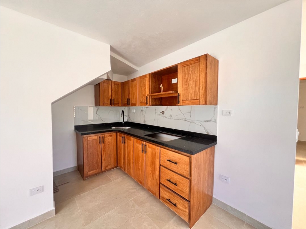 LINDO APARTAMENTO ESQUINERO EN PRIMER NIVEL EN VENTA - CAMPO ALEGRE. — foto 2