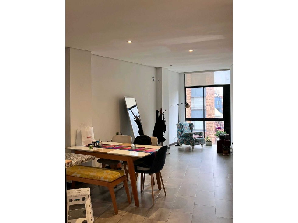 LINDO APARTAMENTO EXTERIOR EN VENTA CON DOBLE ALTURA CHAPINERO ALTO — foto 2