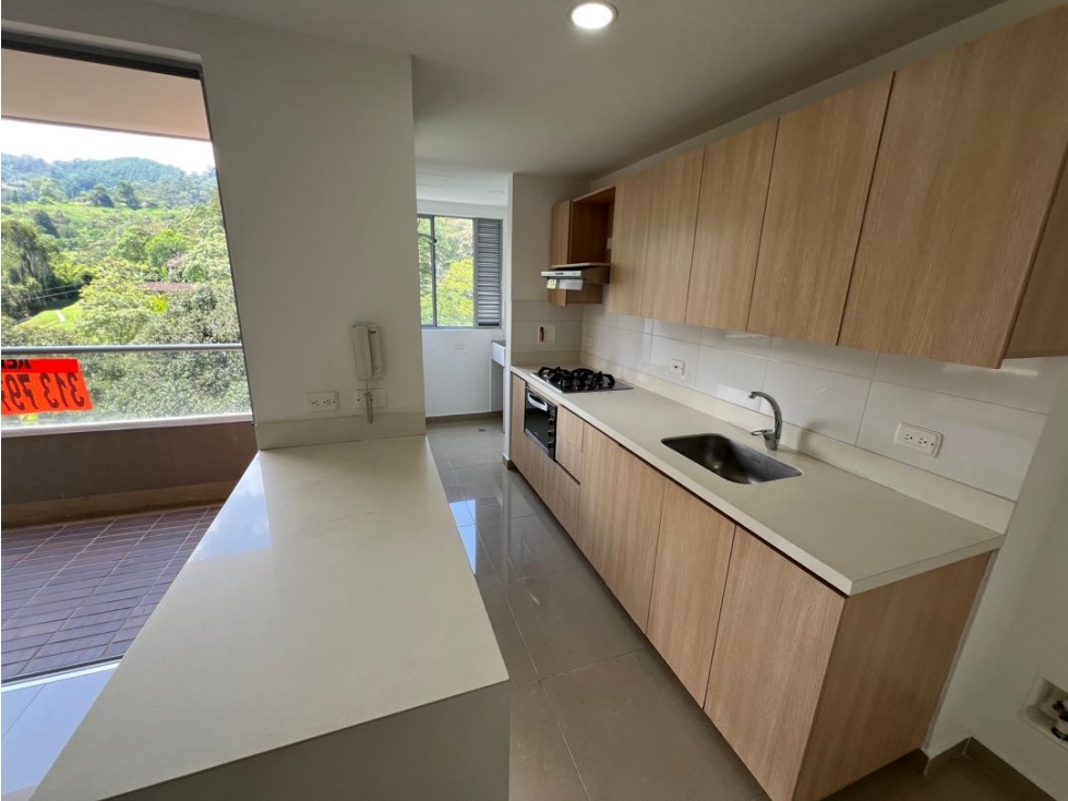 LINDO APARTAMENTO SABANETA LOMA DE SAN REMO PISO ALTO VISTA AL VERDE