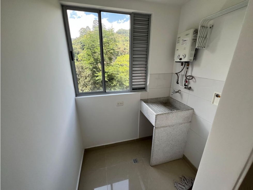 LINDO APARTAMENTO SABANETA LOMA DE SAN REMO PISO ALTO VISTA AL VERDE — foto 4
