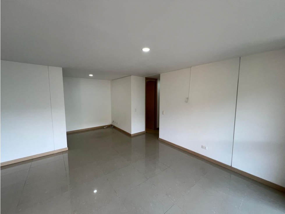 LINDO APARTAMENTO SABANETA LOMA DE SAN REMO PISO ALTO VISTA AL VERDE — foto 6