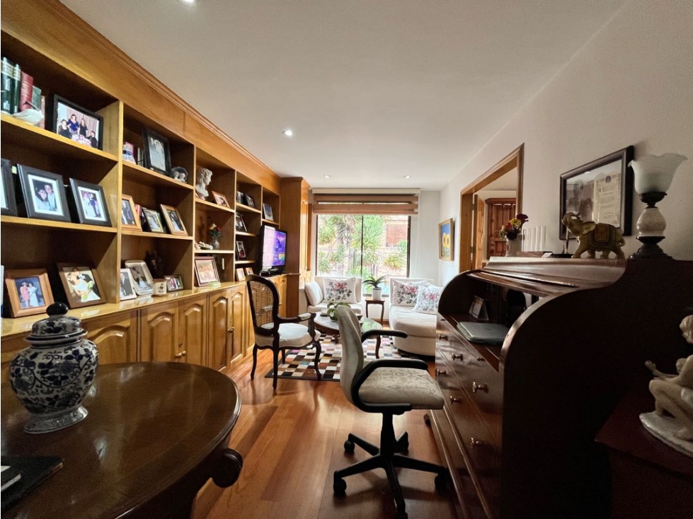 Club El Nogal arriendo muy buen apto de 3 alc - 2,5 baños — foto 3