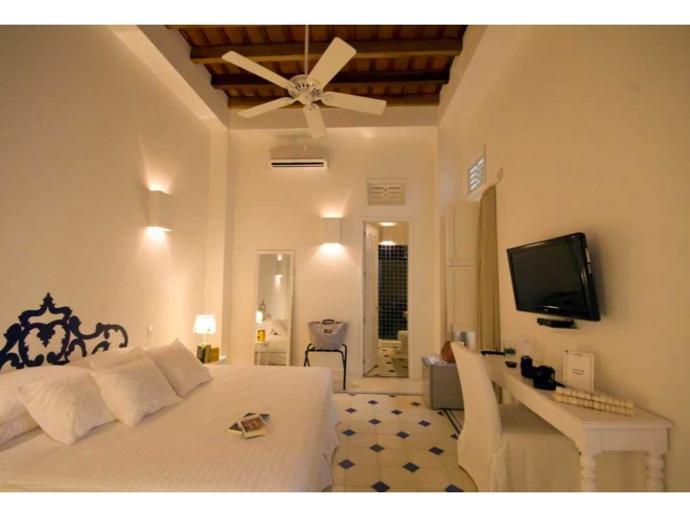Lindo hotel-hostal de 3 pisos en el centro histórico - 1