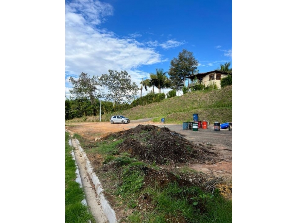 LINDO LOTE CON EXCELENTE VSITA EN VENTA EN RIONEGRO -SECTOR AEROPUERTO