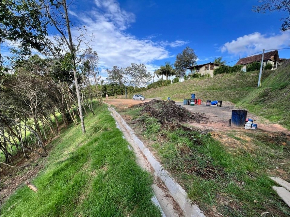 LINDO LOTE CON EXCELENTE VSITA EN VENTA EN RIONEGRO -SECTOR AEROPUERTO — foto 2
