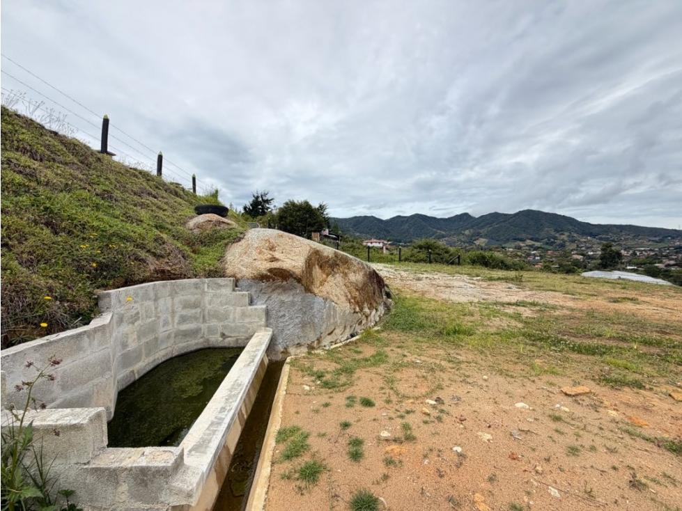 LINDO LOTE CON VISTA Y LAGO EN VENTA EN EL CARMEN DE VÍBORAL- BETANIA. — foto 6