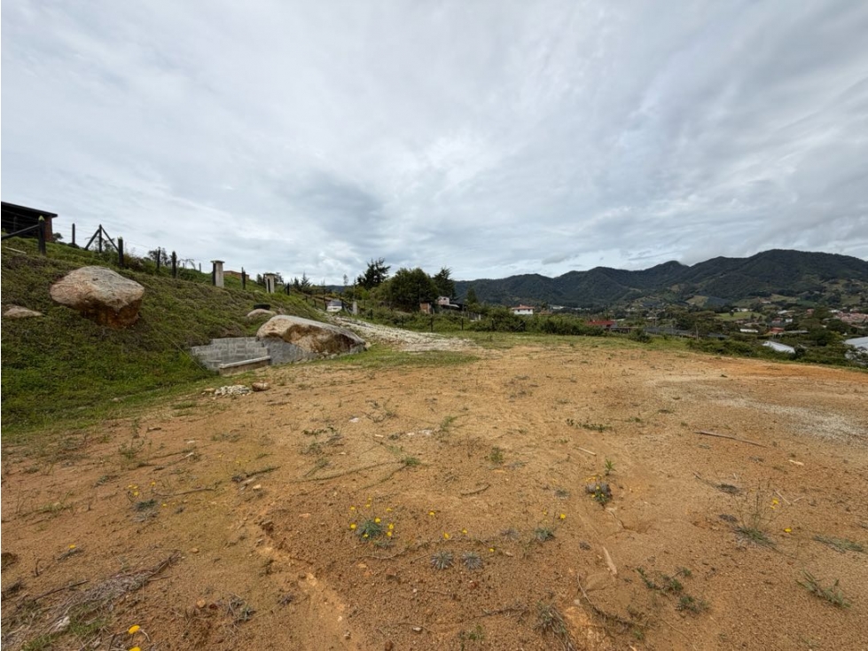LINDO LOTE CON VISTA Y LAGO EN VENTA EN EL CARMEN DE VÍBORAL- BETANIA.
