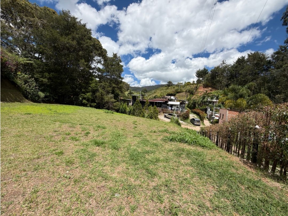 LINDO LOTE EN VENTA CON AGUA PROPIA Y VISTA CERCA AL CARMEN DE VÍBORAL — foto 3