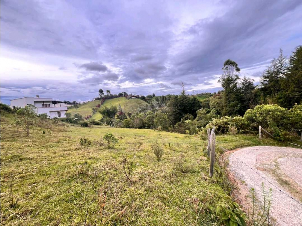 LINDO LOTE EN VENTA CON POSIBILIDAD DE APROVECHAMIENTO -CARMEN VIBORAL — foto 2
