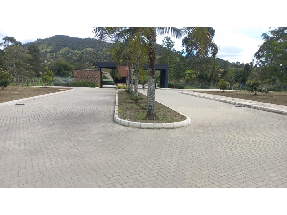 Lindo Lote en Venta en Parcelación Cerrada en El Municipio de La Ceja
