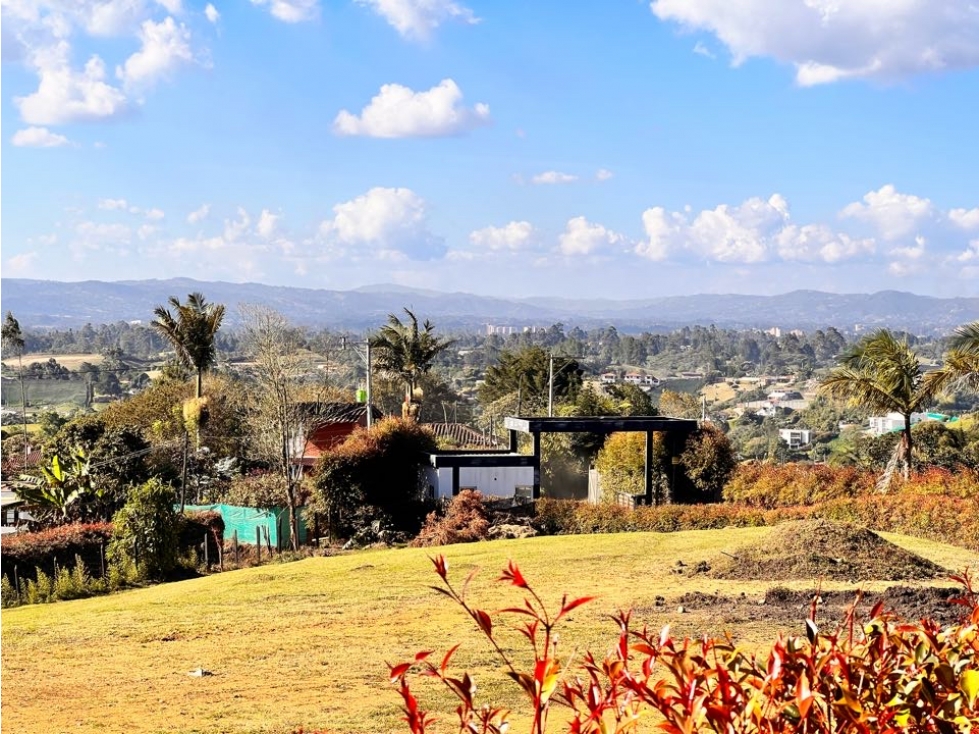 LINDO LOTE EN VENTA EN PARCELACIÓN Y LICENCIA DE CONSTRUCCIÓN VIGENTE.