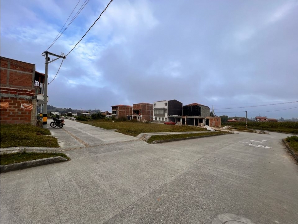 LINDO LOTE ESQUINERO EN VENTA CON EXCELENTE UBICACIÓN - EL CARMEN VIB.