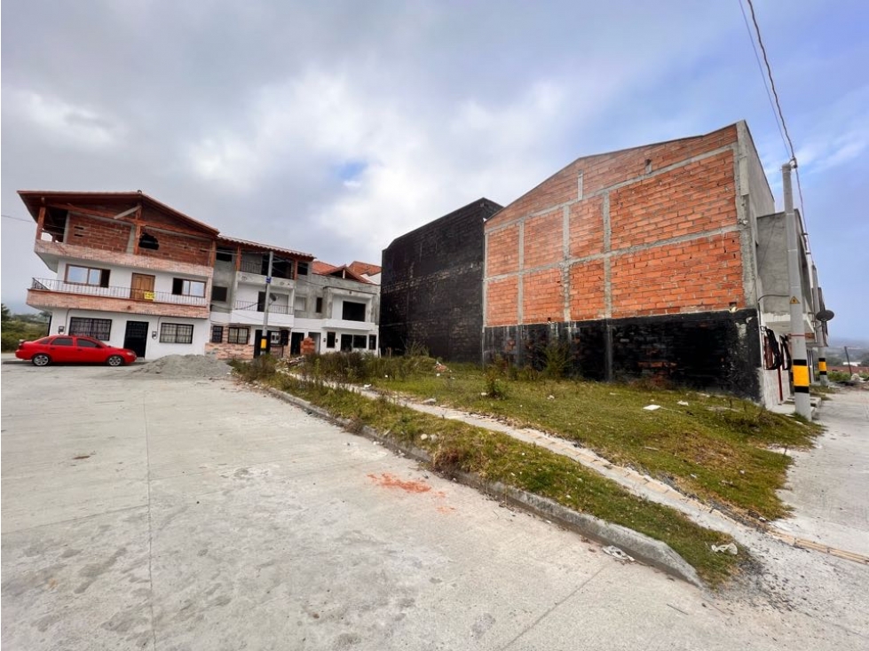 LINDO LOTE ESQUINERO EN VENTA CON EXCELENTE UBICACIÓN - EL CARMEN VIB. — foto 3