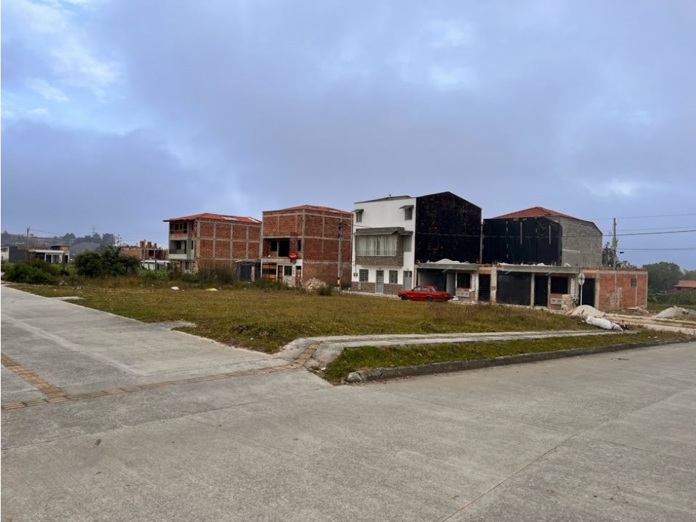 LINDO LOTE ESQUINERO EN VENTA CON EXCELENTE UBICACIÓN - EL CARMEN VIB. — foto 4