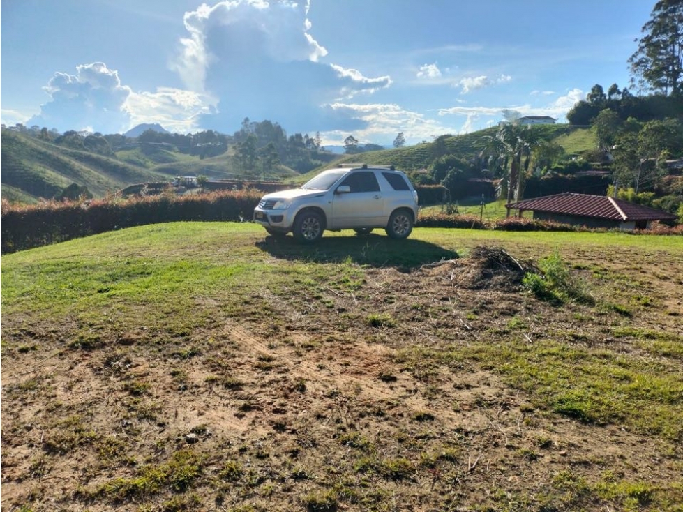 LINDO LOTE SEMIPLANO EN VENTA CON EXCELENTE UBICACIÓN Y VECINDARIO... — foto 5
