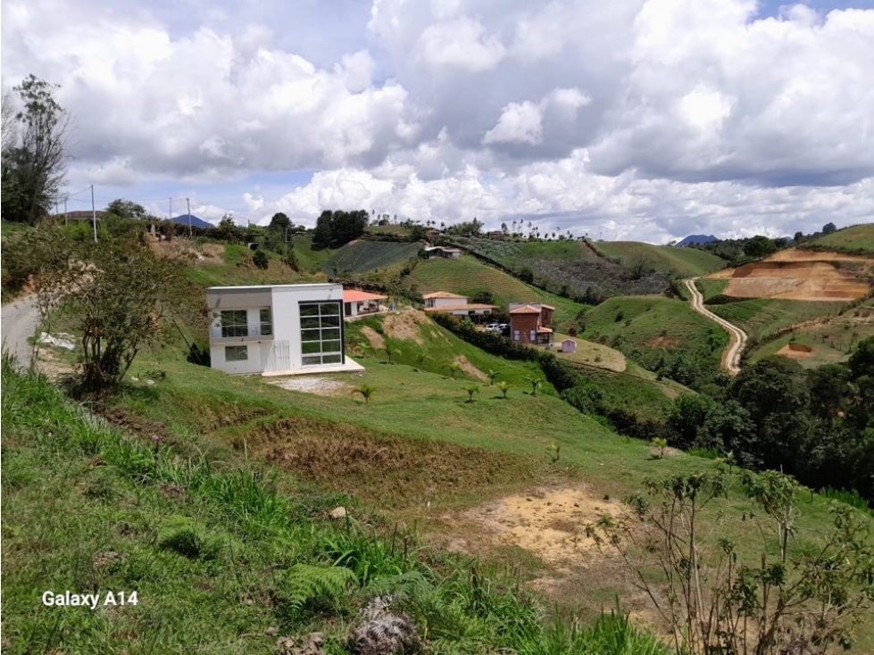 LINDOS LOTES EN VENTA SOBRE VIA EN LA VEREDA ALTO GRANDE - CARMEN VIB — foto 2