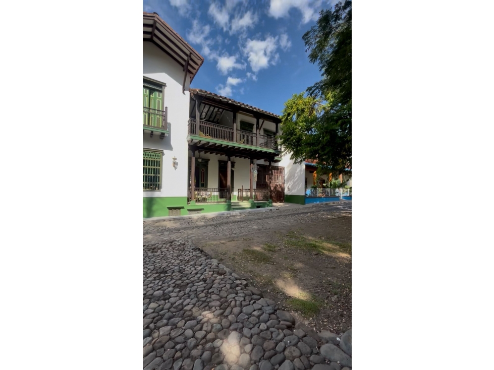 Live the Macondo Spirit: A Colorful Colonial Retreat for Sale - 2