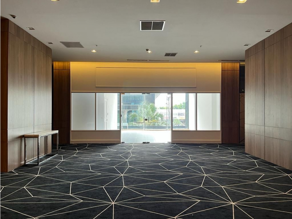 LOCAL 60M2 EN OBARRIO, SORTIS BUSINESS TOWER IMPECABLE JP