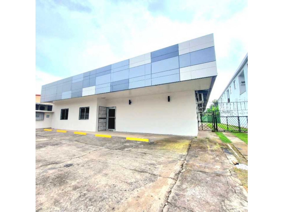 EDIFICIO AMPLIO EN EL CENTRO DE DAVID - 3