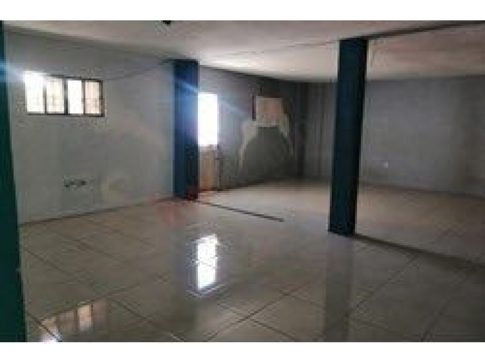 Local / Bodega / Taller en Venta. Hermanos Escobar Juárez - 5