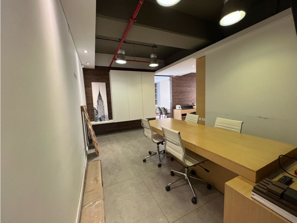 LOCAL COMERCIAL U OFICINA DE FACIL ACCESO