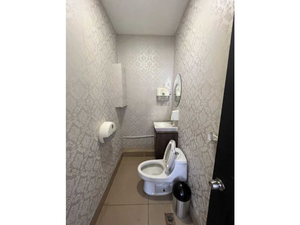 LOCAL COMERCIAL SALON DE BELLEZA ALQUILER EN PLAZA 68 OBARRIO — foto 5