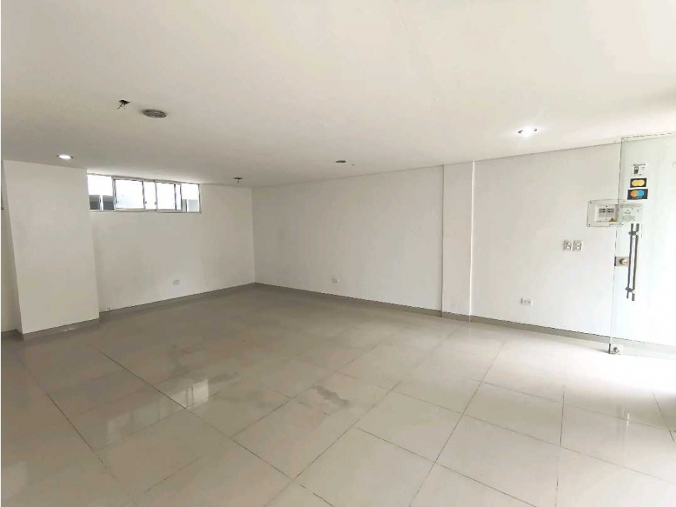 Local Comercial Arriendo en calle 19 norte, Barrio Laureles — foto 4