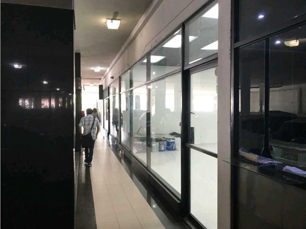 LOCAL COMERCIAL EDIFICIO BALBOA BALBOA PLAZA 83M2 PLANTA BAJA — foto 3
