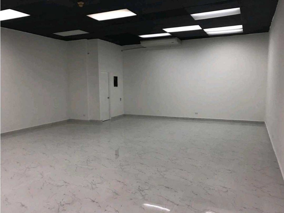 LOCAL COMERCIAL EDIFICIO BALBOA BALBOA PLAZA 83M2 PLANTA BAJA — foto 4