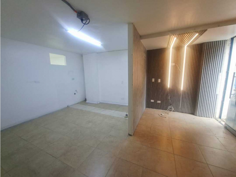 Local comercial Bello cerca al parque - 2