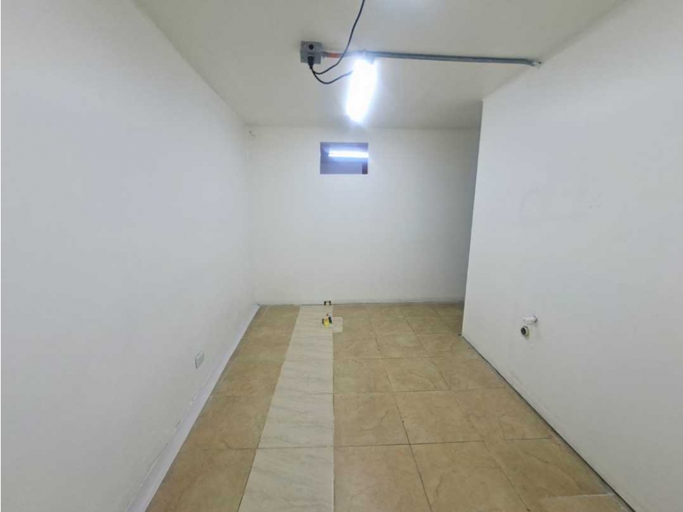 Local comercial Bello cerca al parque - 4