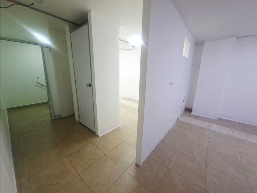 Local comercial Bello cerca al parque - 6