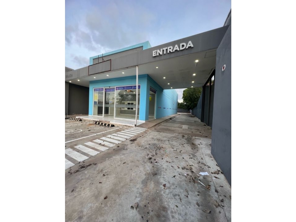 Local Comercial con mas de 30 estacionamientos y doble acceso modo 360 - 1