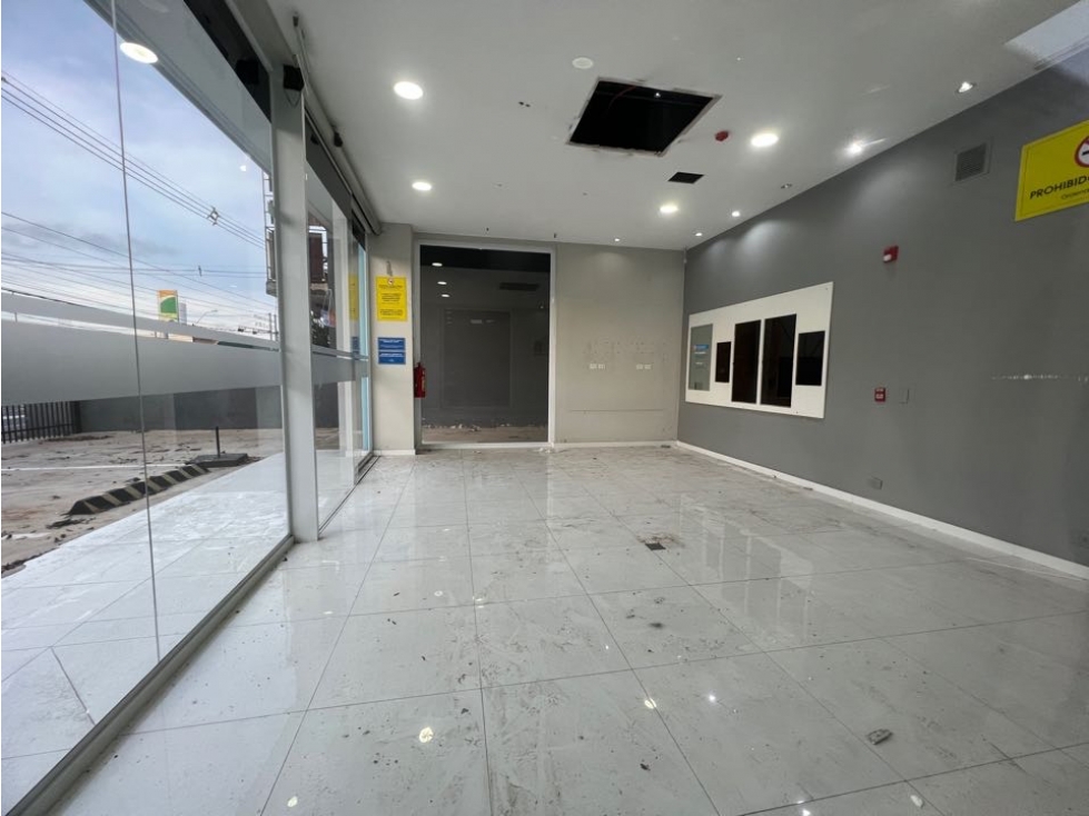 Local Comercial con mas de 30 estacionamientos y doble acceso modo 360 - 3