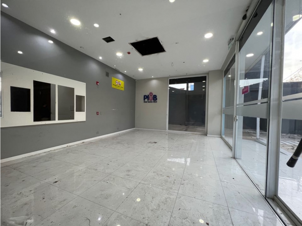 Local Comercial con mas de 30 estacionamientos y doble acceso modo 360 - 4